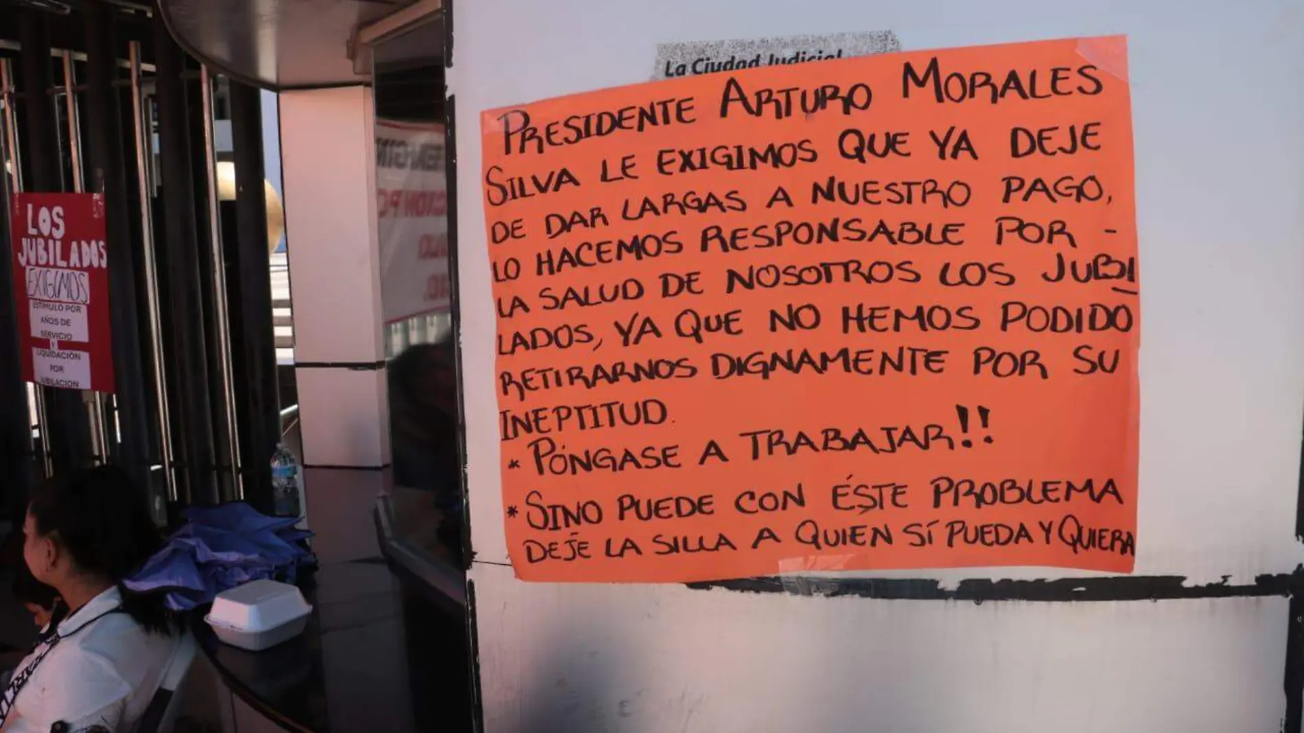 Trabajadores jubilados del poder judicial estatal en plantón (1)